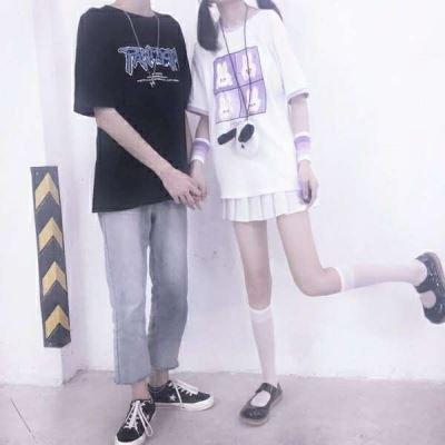 情侣头像一左一右始于初见止于终老 愿你被世界温柔以待图片