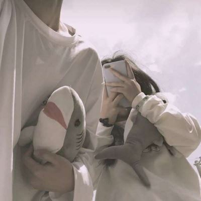 情侣头像一左一右始于初见止于终老 愿你被世界温柔以待图片