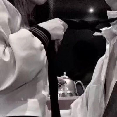 最好看最污的情侣头像 浴室真人污情头一对两张图片