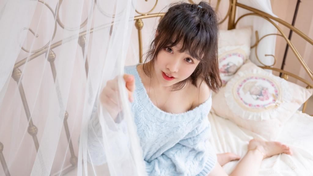 漂亮白嫩的小美女图片