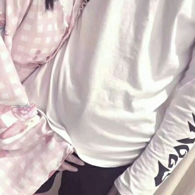 最好看最污的情侣头像 浴室真人污情头一对两张图片