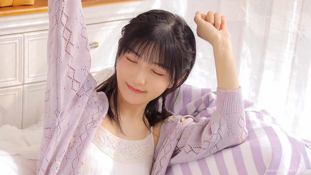 甜美美女居家图片