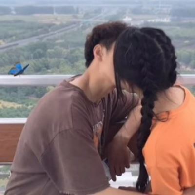宠溺情侣头像一左一右，恩爱超虐狗图片