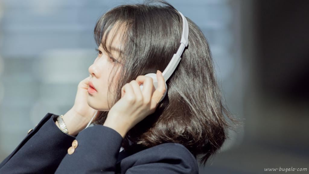 秀外慧中的短发美女图片