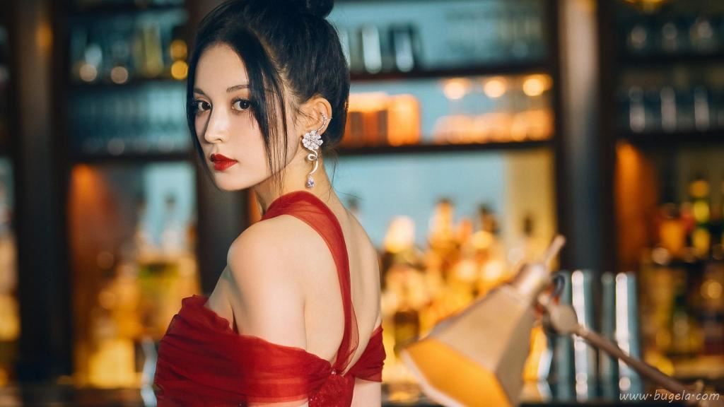 古力娜扎优雅气质写真图片