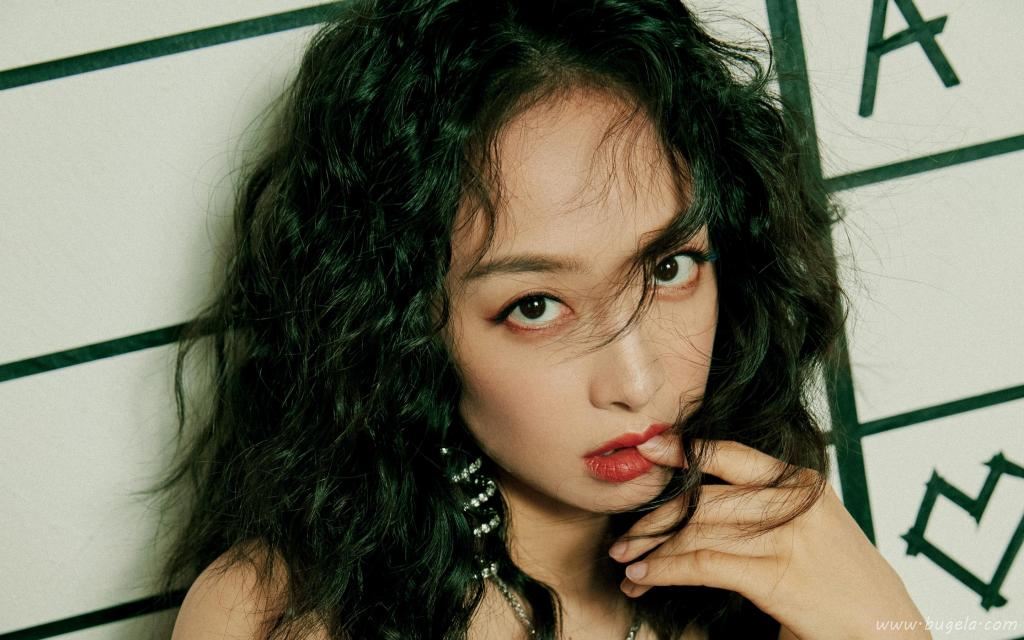 宋茜蓬松的卷发酷美霸气迷人写真图片