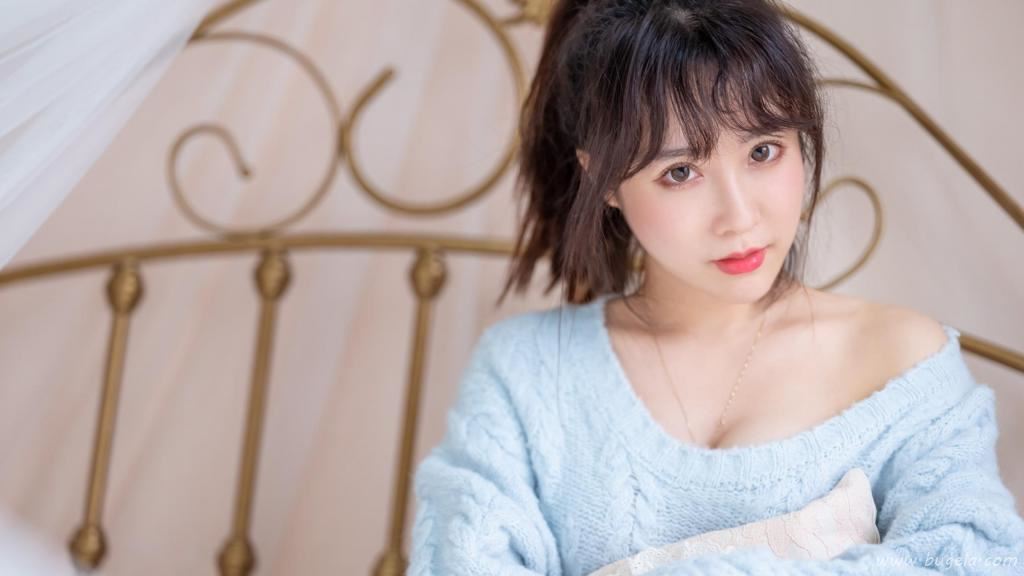 漂亮白嫩的小美女图片