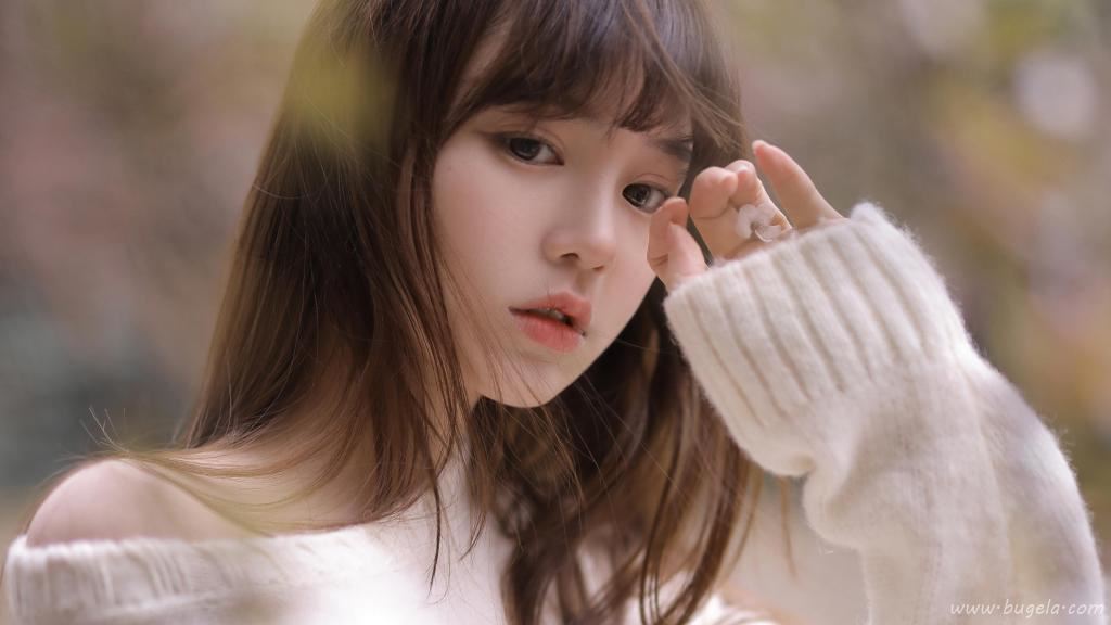 纯情白嫩的美女私房图片