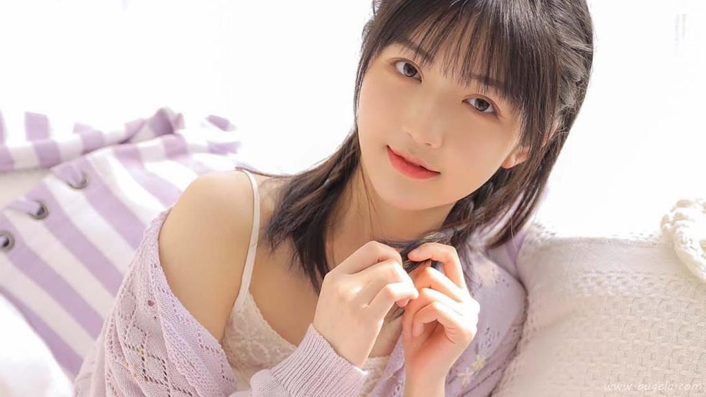 甜美美女居家图片