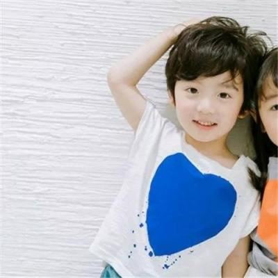暖爆了的萌娃情侣头像 可爱呆萌小孩两张配对图片