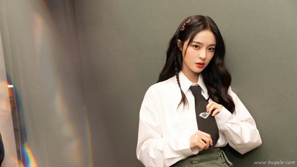 美女主持人李莎旻子甜美写真图片