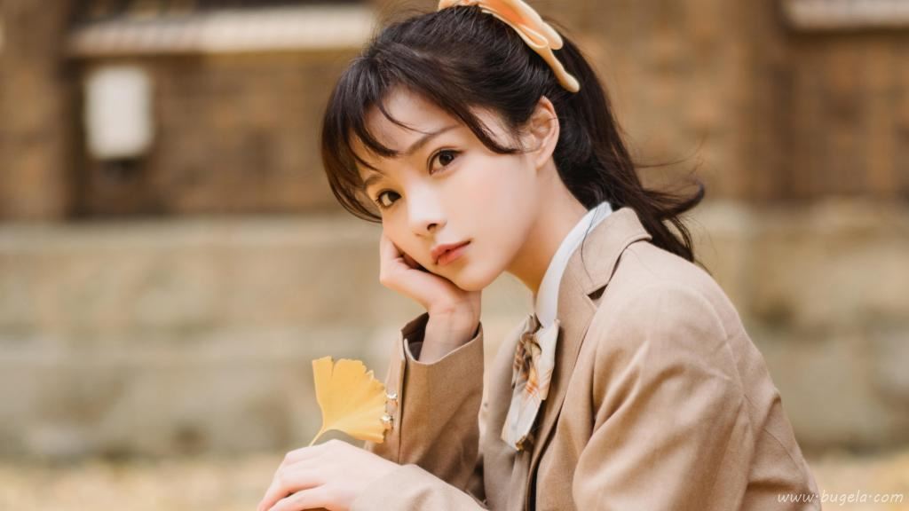 谢安然唯美银杏写真高清大图图片