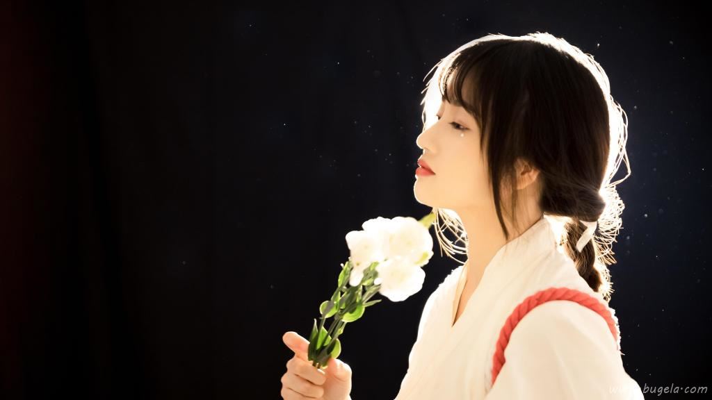 漂亮迷人的神明美女图片