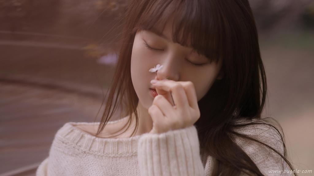纯情白嫩的美女私房图片