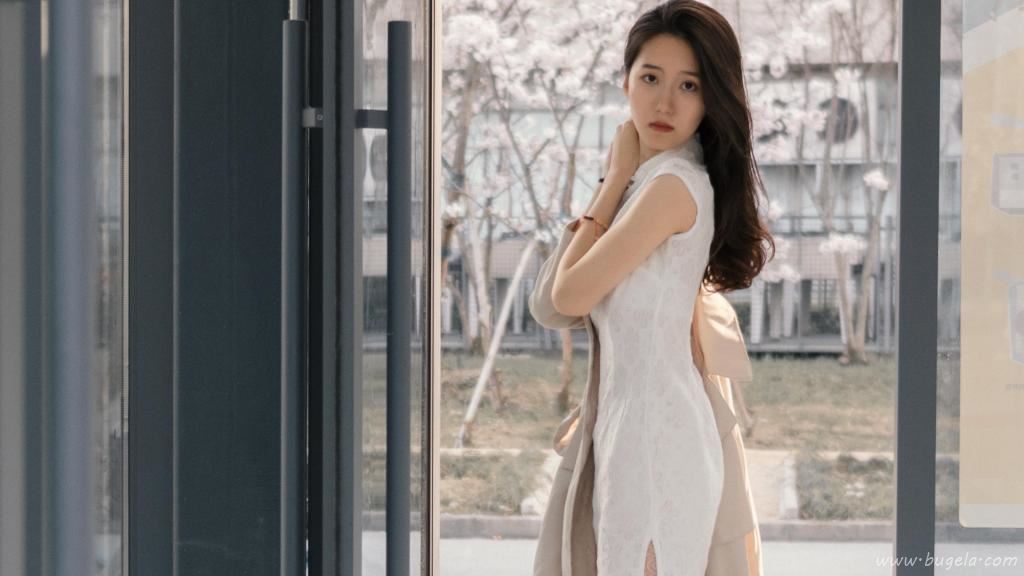 知性优雅美女户外图片