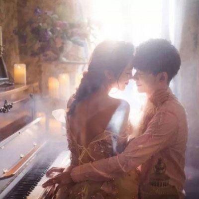接吻情头污一点的 情侣头像真人一人一半接吻图片
