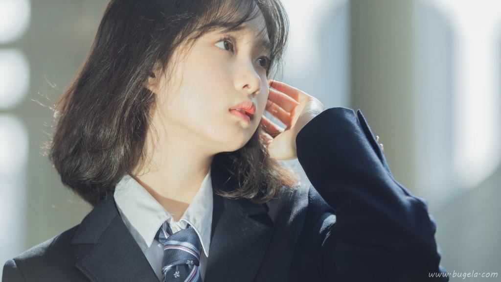 秀外慧中的短发美女图片