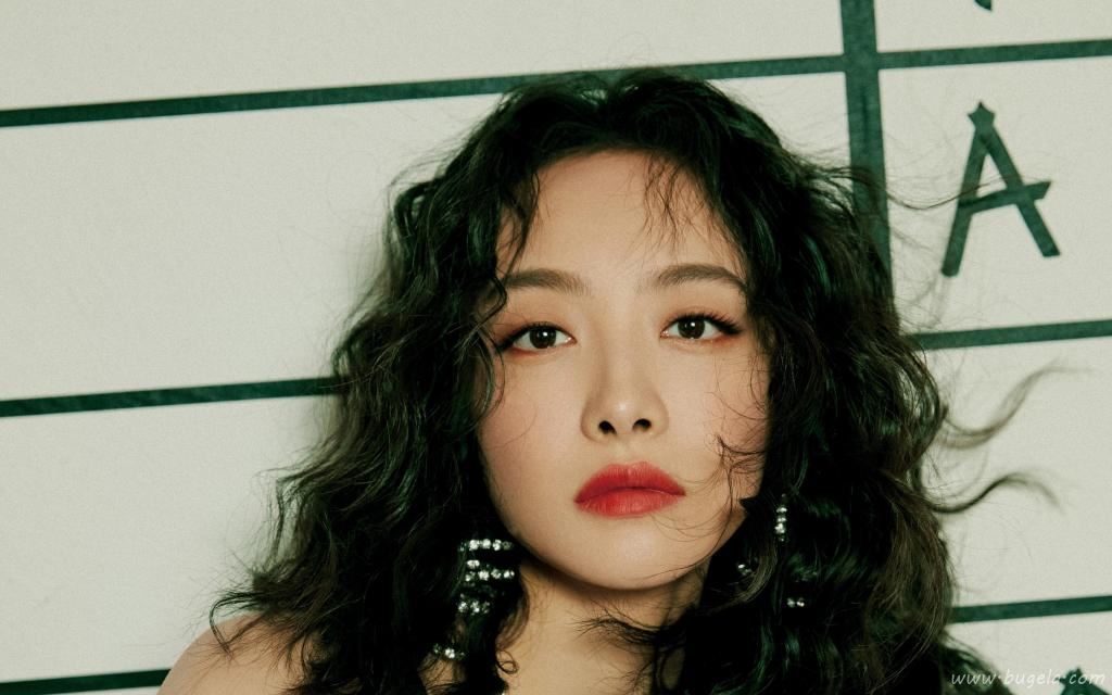 宋茜蓬松的卷发酷美霸气迷人写真图片