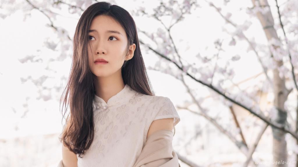 知性优雅美女户外图片