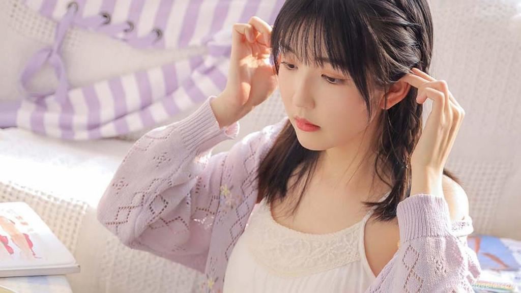 甜美美女居家图片