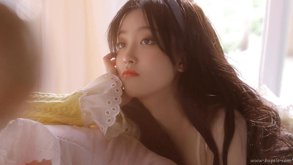 优雅十足的迷人美女私房图片