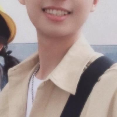 情侣一人一张分开,很难看出是情侣头像图片