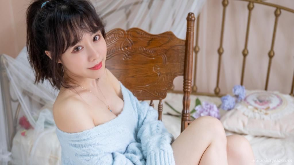 漂亮白嫩的小美女图片