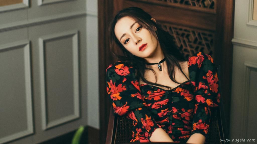 迪丽热巴妩媚迷人写真图片