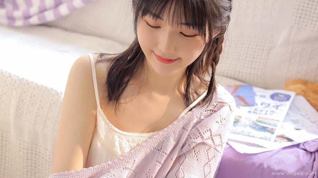 甜美美女居家图片