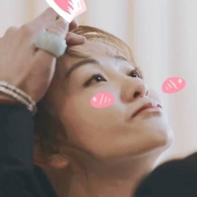 情侣一人一张分开,很难看出是情侣头像图片