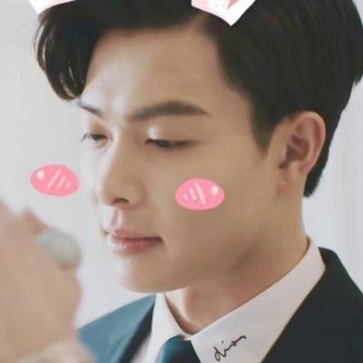 情侣一人一张分开,很难看出是情侣头像图片