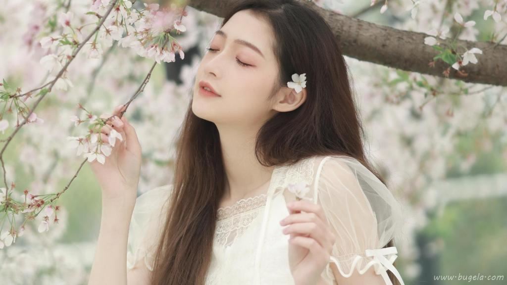 美丽大方的漂亮小姐姐图片