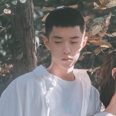 情侣一人一张分开,很难看出是情侣头像图片