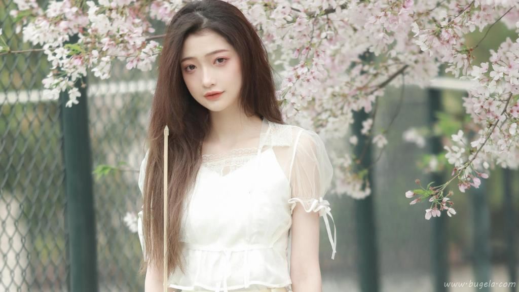 美丽大方的漂亮小姐姐图片