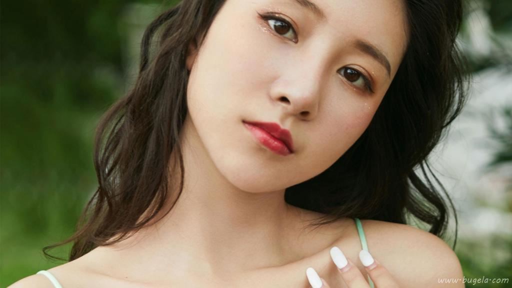 美女户外清新图片