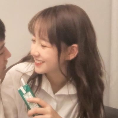 情侣一人一张分开,很难看出是情侣头像图片