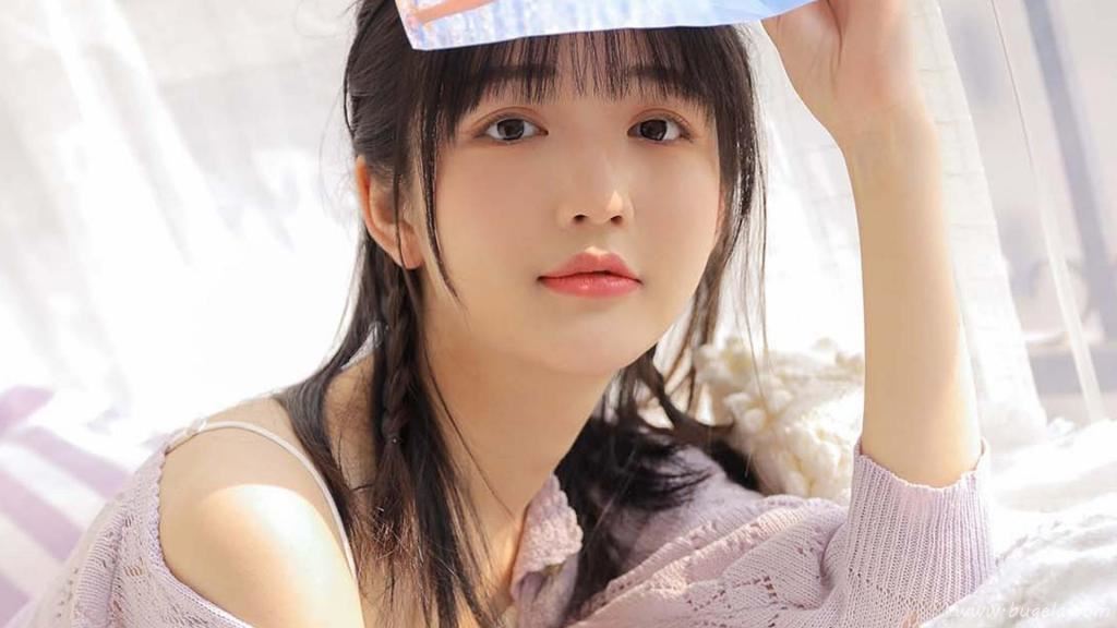 甜美美女居家图片