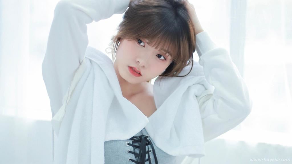 白嫩美女图片