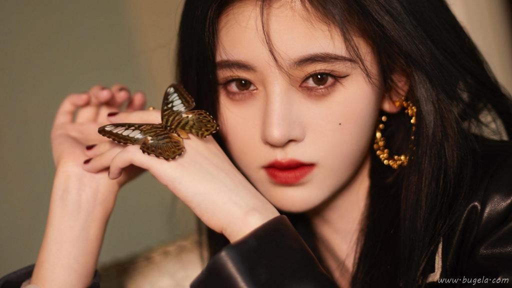 鞠婧祎黑酷皮衣酷飒写真图片