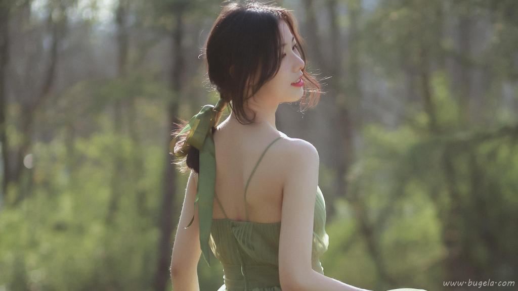 户外森系美女清新优雅图片