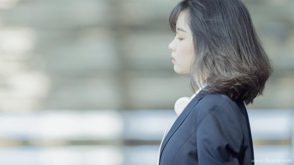 秀外慧中的短发美女图片