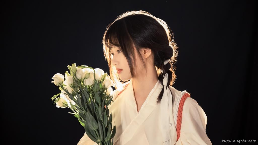 漂亮迷人的神明美女图片