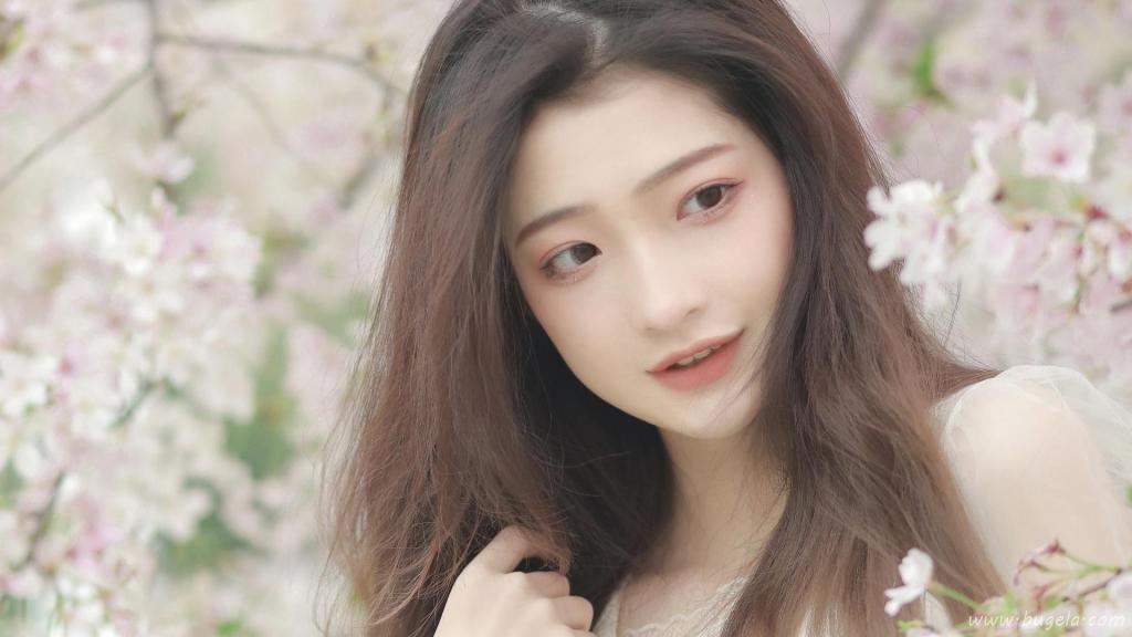 美丽大方的漂亮小姐姐图片