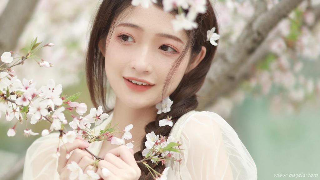 美丽大方的漂亮小姐姐图片