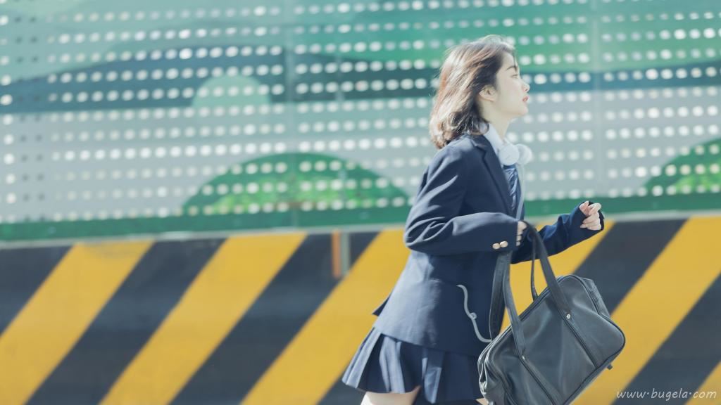 秀外慧中的短发美女图片