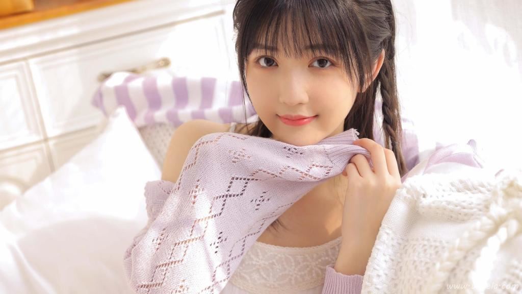 甜美美女居家图片
