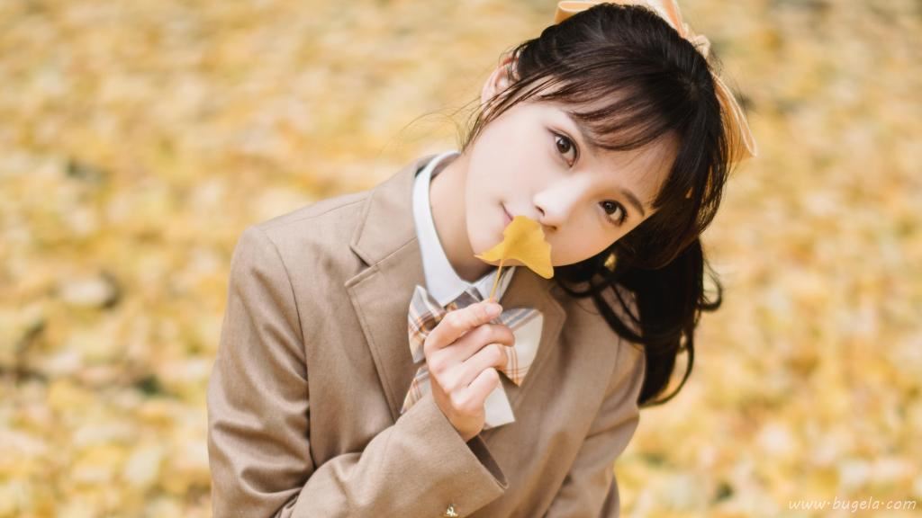 谢安然唯美银杏写真高清大图图片