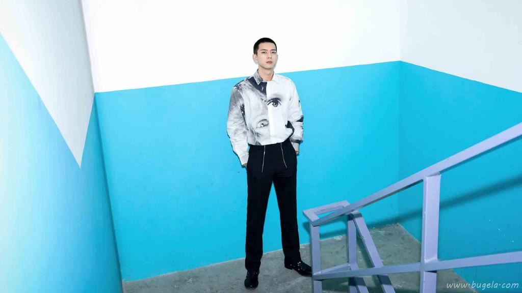 李现寸头个性帅气写真图片