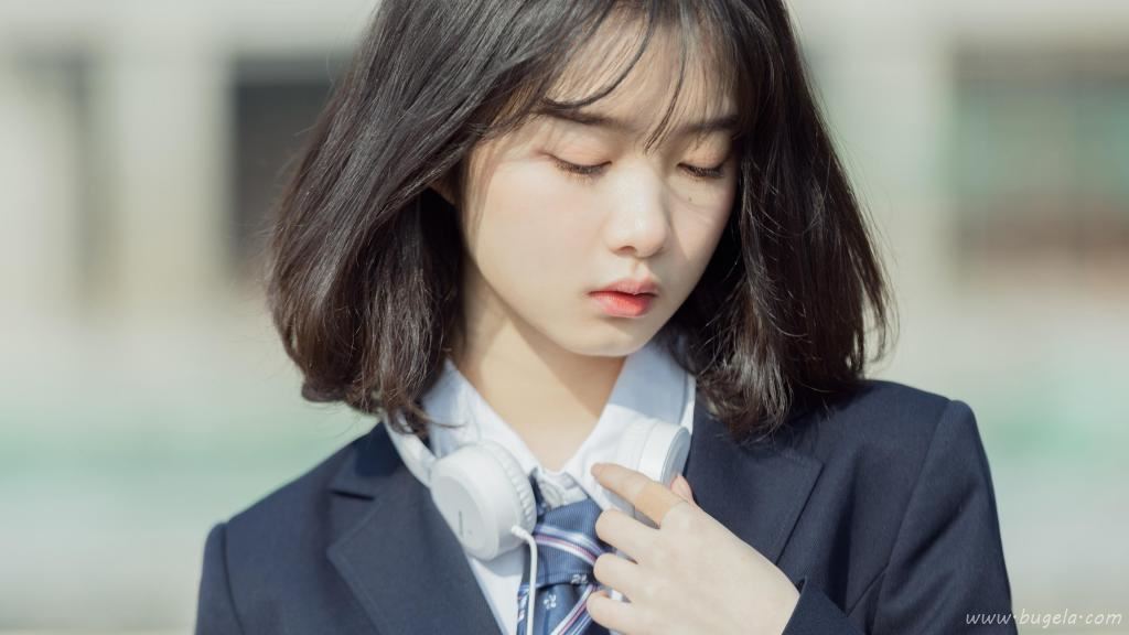 秀外慧中的短发美女图片