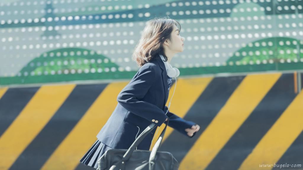 秀外慧中的短发美女图片